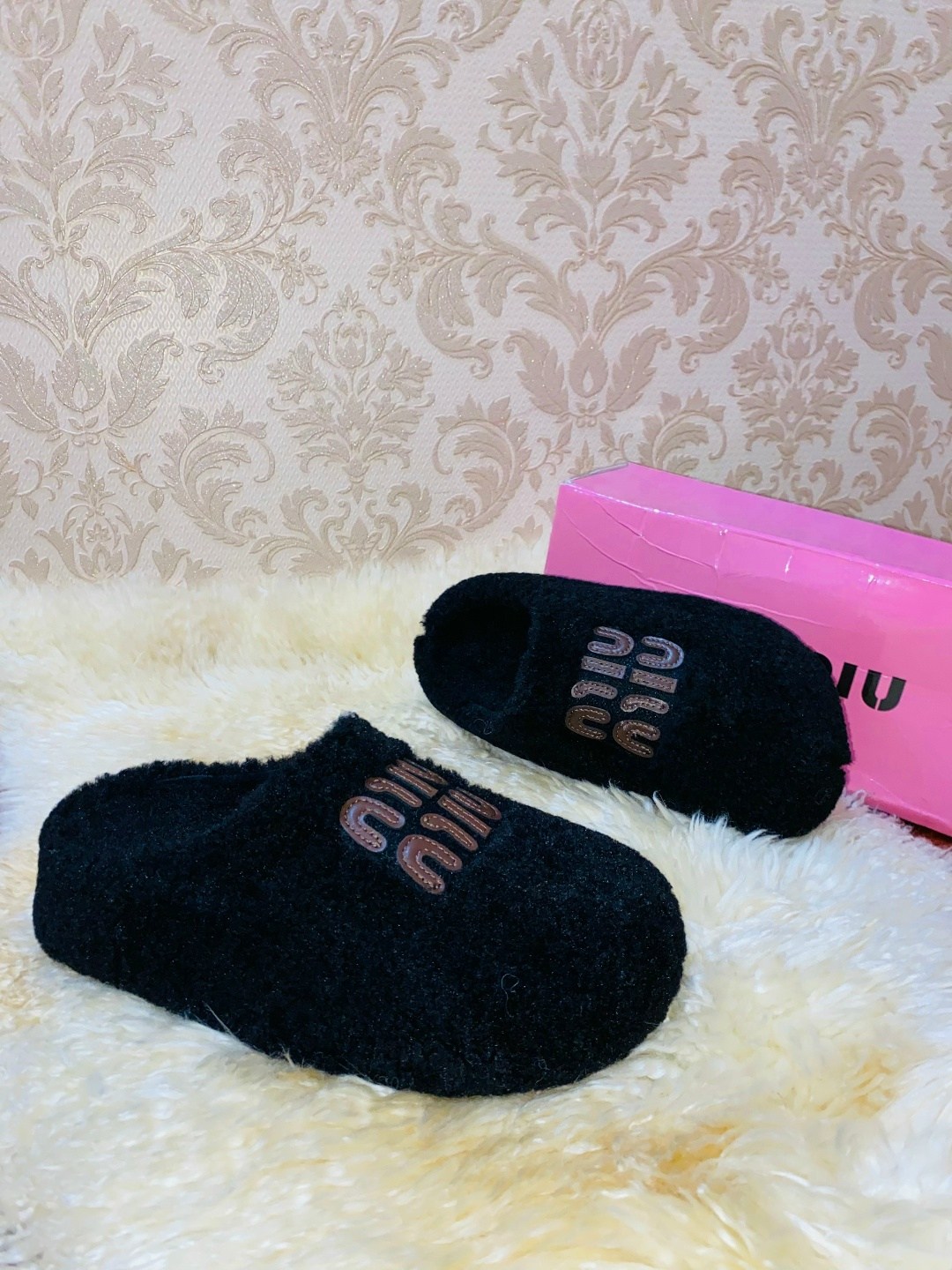 тапочки женские,,модные тапочки,домашние тапочки,тапочки miu miu