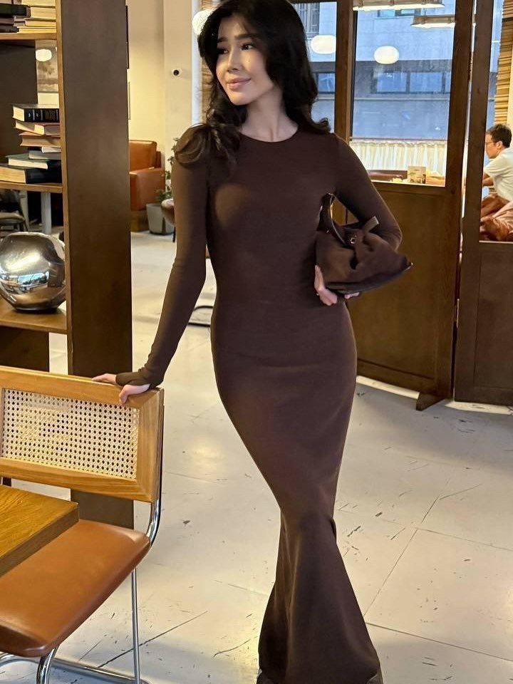 платье трикотажное длинное,платье удлиненное,длинное облегающее платье,платье,облегающее платье