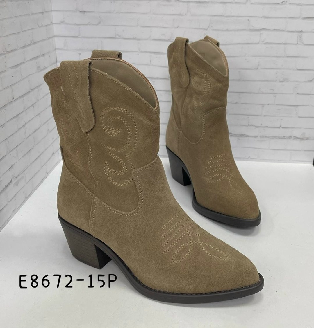 женские ботильоны,женские ботинки,,бежевые замшевые ботильоны,казаки замшевые эконика
