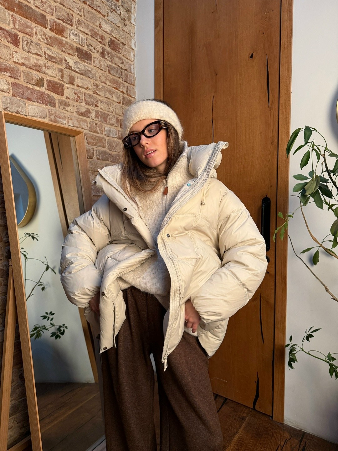 модные пуховики,пуховик оверсайз,объемный пуховик,бежевый пуховик,образы с бежевым пуховиком