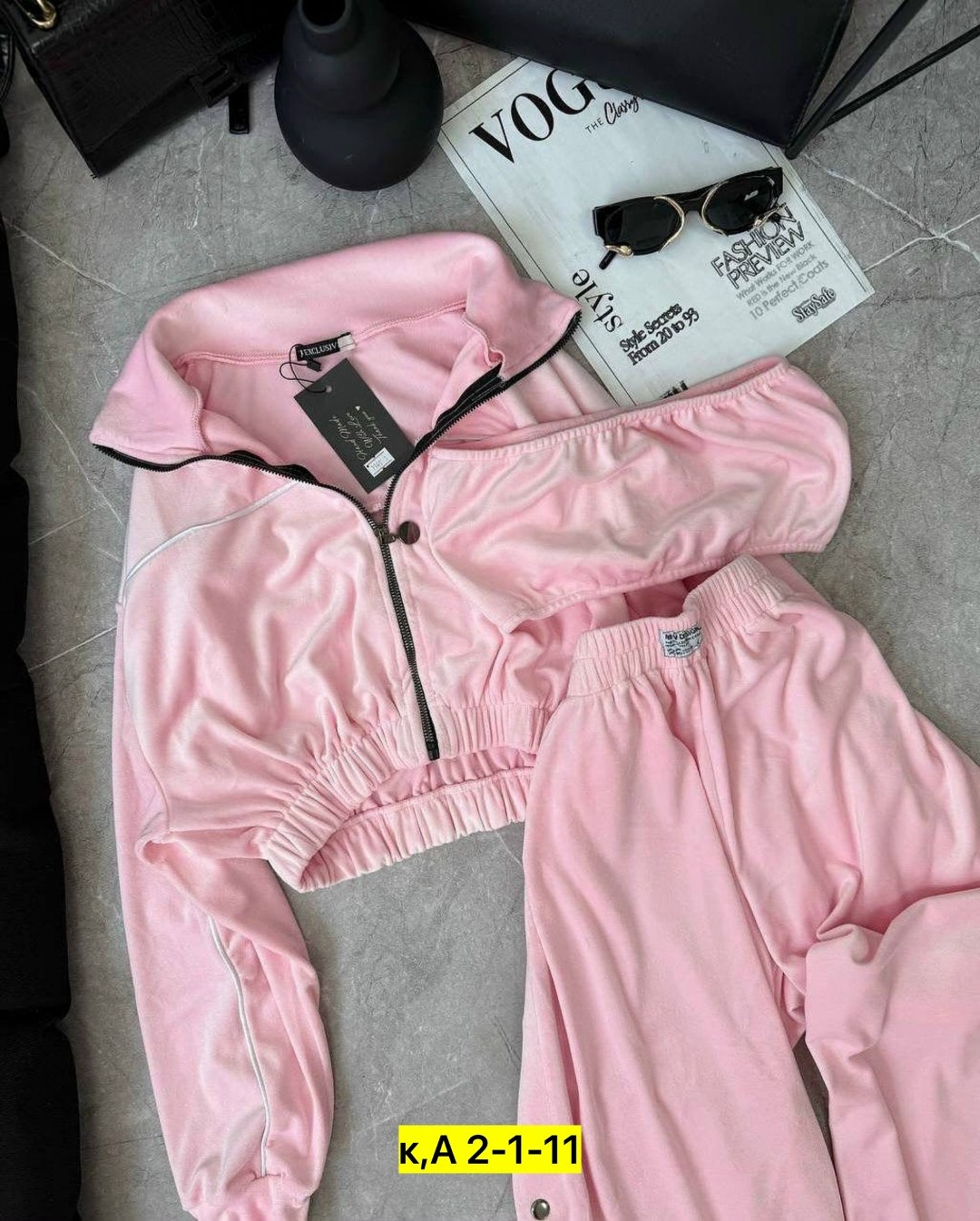 велюровый костюм спортивный,костюмы спортивные женские,спортивный костюм из плащевки,спортивный костюм плащевка женский,костюм спортивные женские костюмы