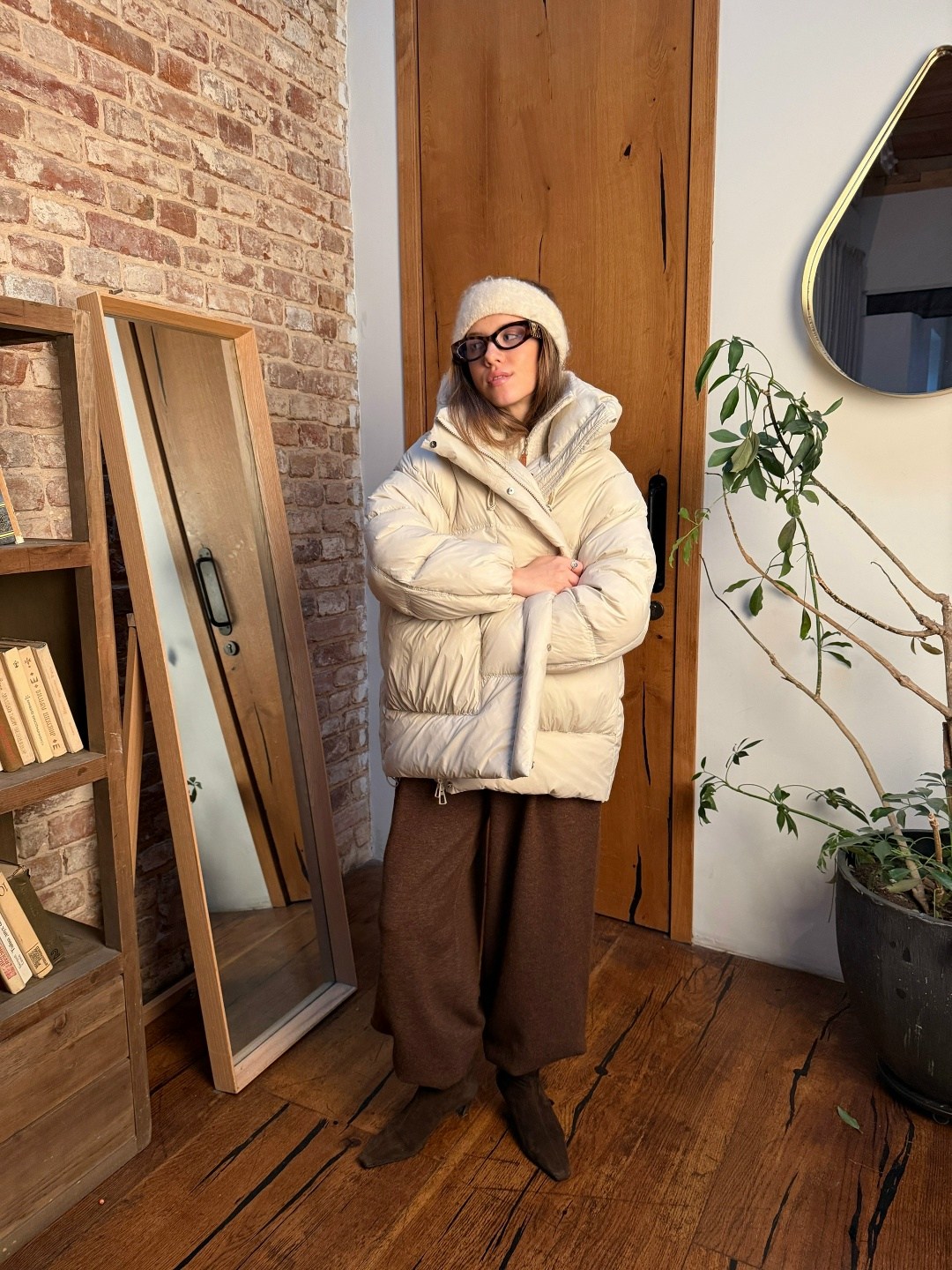 модные пуховики,пуховик оверсайз,объемный пуховик,бежевый пуховик,образы с бежевым пуховиком