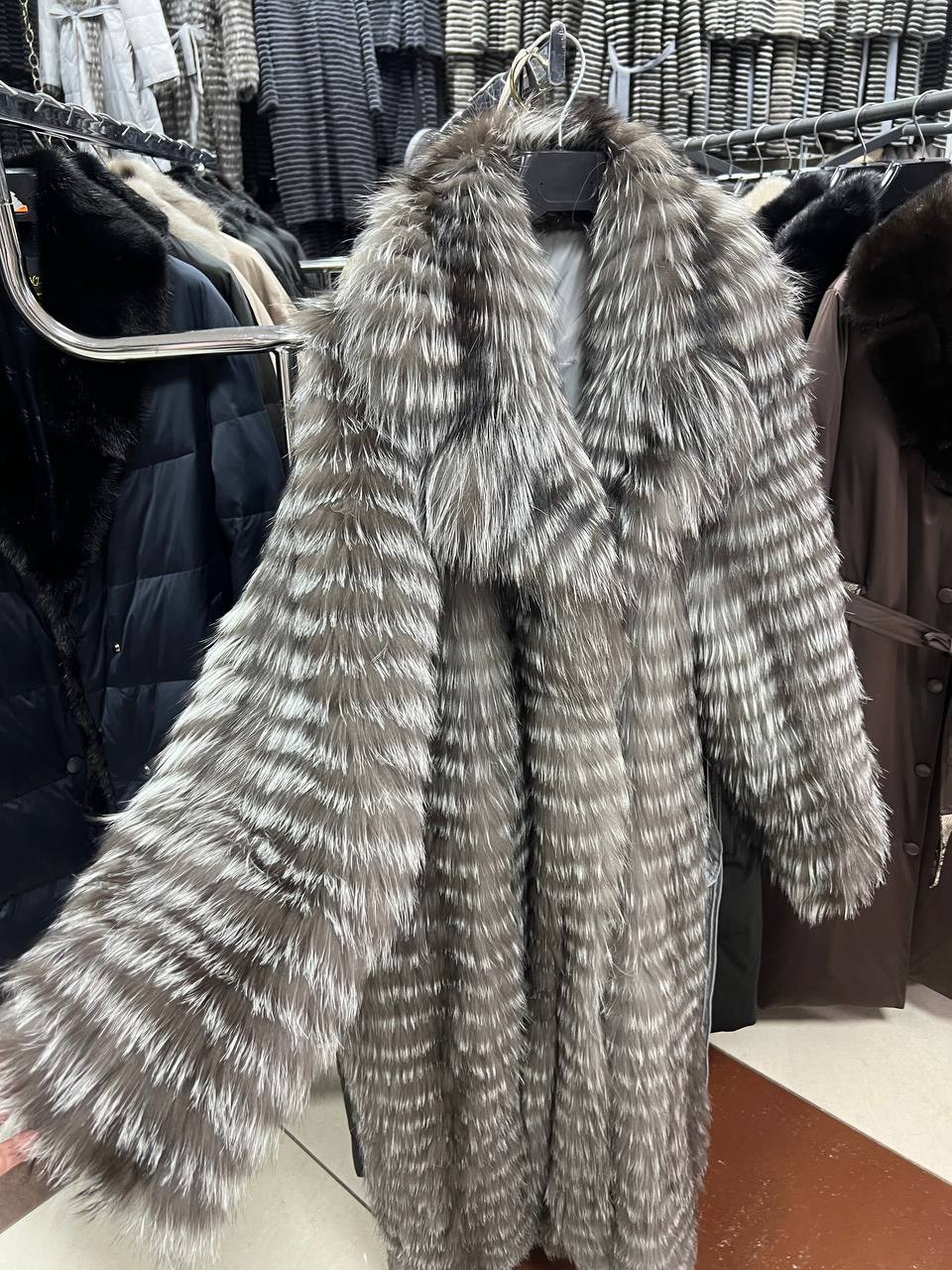 пуховики с мехом,пуховики с натуральным мехом,пуховик женский с натуральным мехом,пуховик женский с мехом,куртка зимняя с мехом