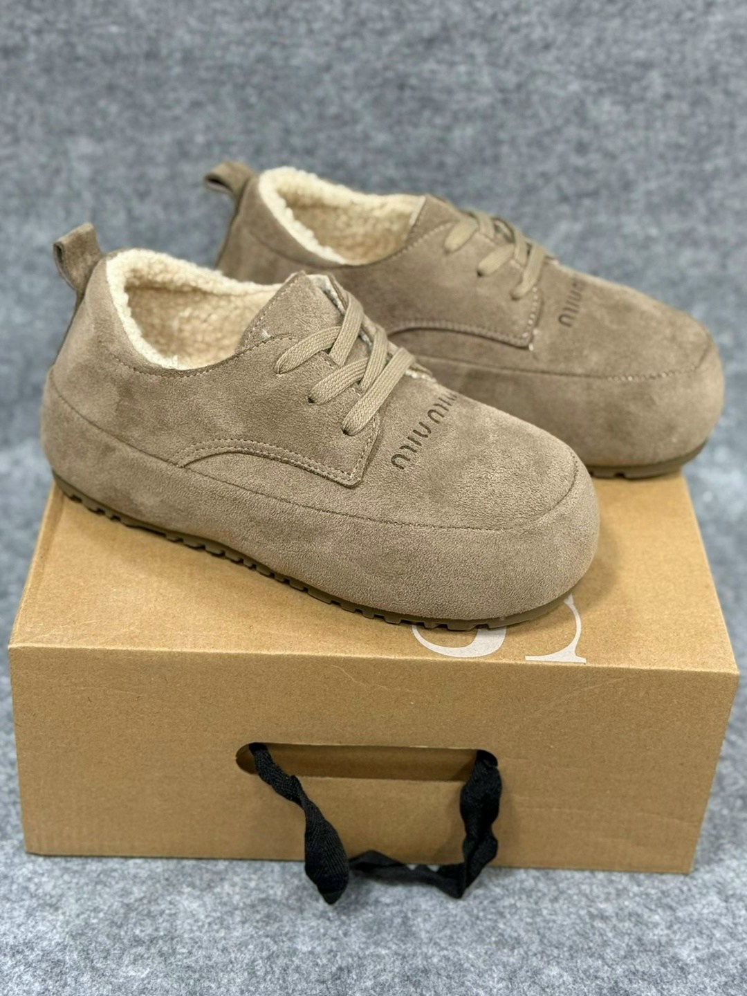 ,ботинки на меху,обуви,замшевые кроссовки,женская