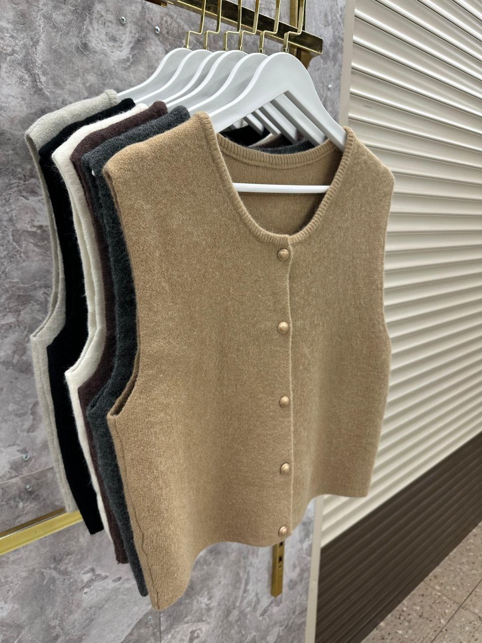 вязаная жилетка,вязаные жилеты,жилет вязаный на пуговицах,жилет женская вязаная,жилетка на пуговицах