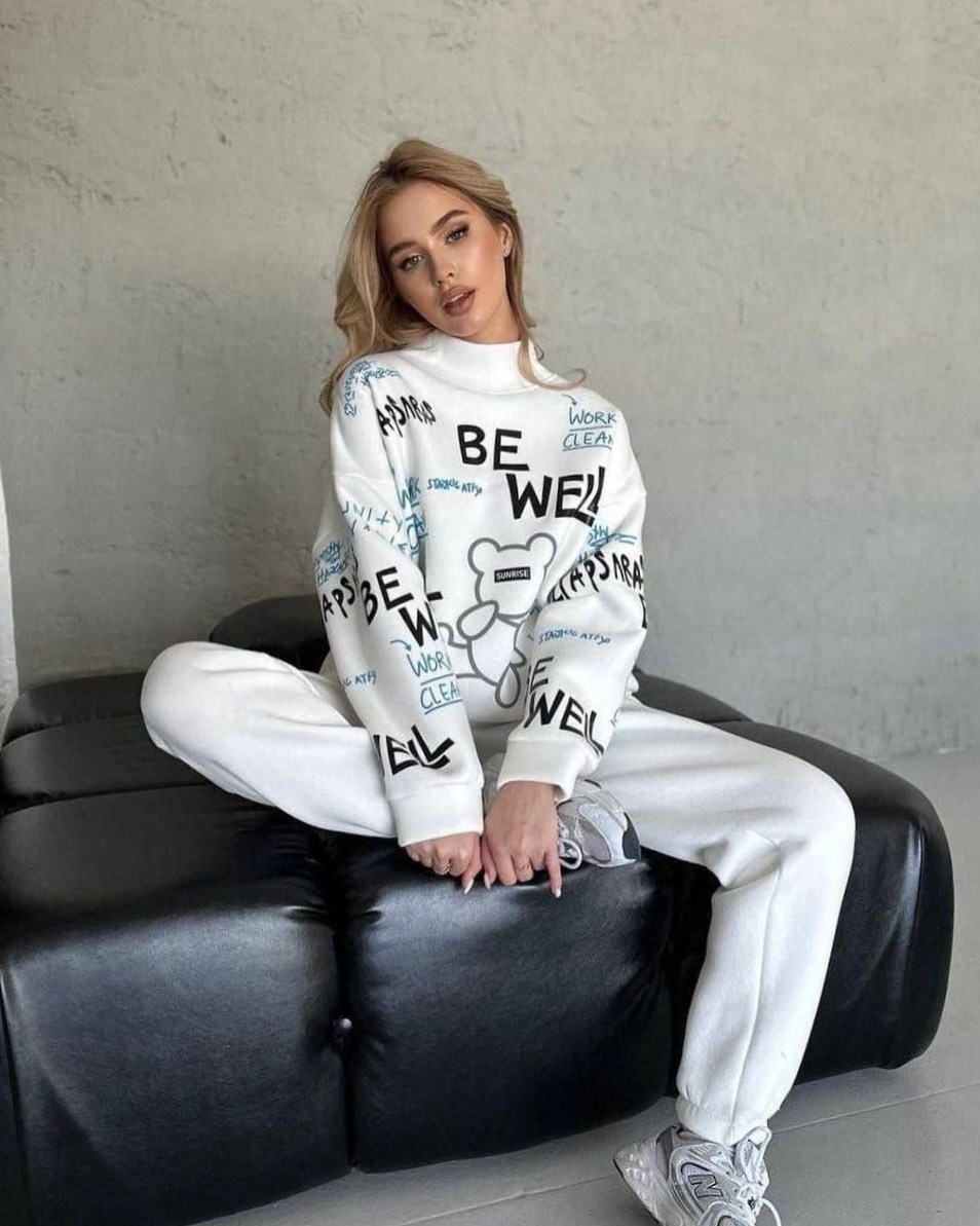 спортивные костюмы женские,женский спортивный костюм на флисе,костюм с принтом,стильные костюмы,костюм на флисе