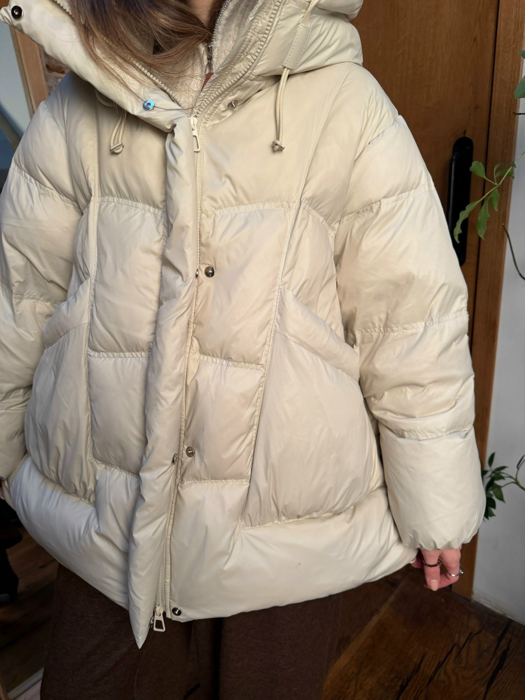 модные пуховики,пуховик оверсайз,объемный пуховик,бежевый пуховик,образы с бежевым пуховиком