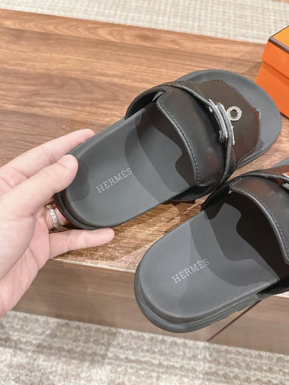 шлепки эрмес,hermes шлепанцы,шлепки гермес,шлепки гермес женские,шлепки hermes женские