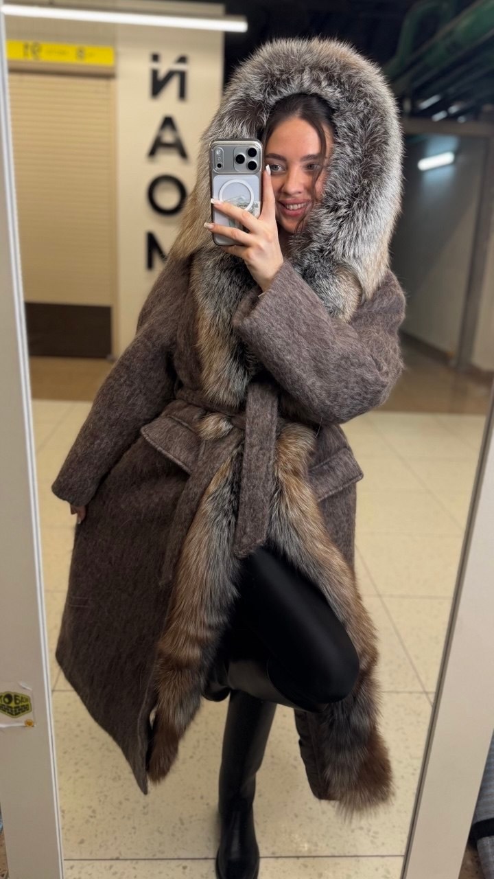 пальто с мехом,пальто с воротником,шерстяное пальто,пальто меховое,зимнее пальто