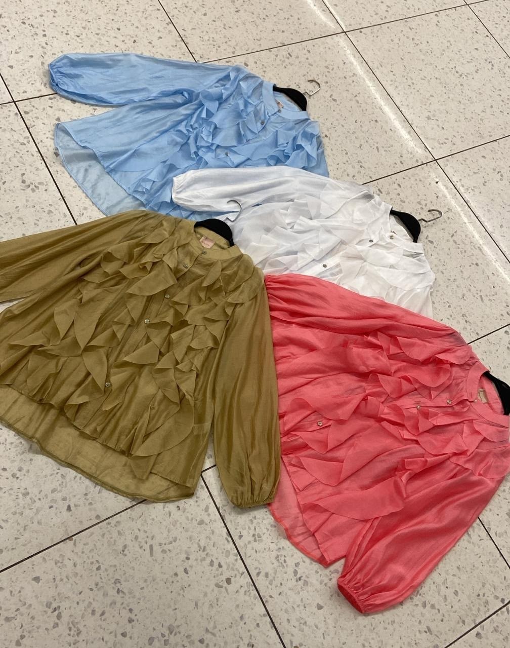 блузка с оборками,блузка с рюшей,блузка элегантная,стильная блузка,модная блузка