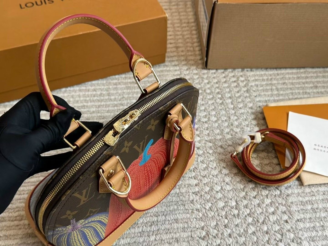 louis vuitton сумка на плечо,сумка луи виттон,louis vuitton сумка,женская сумка louis vuitton,сумка алма бб луи виттон