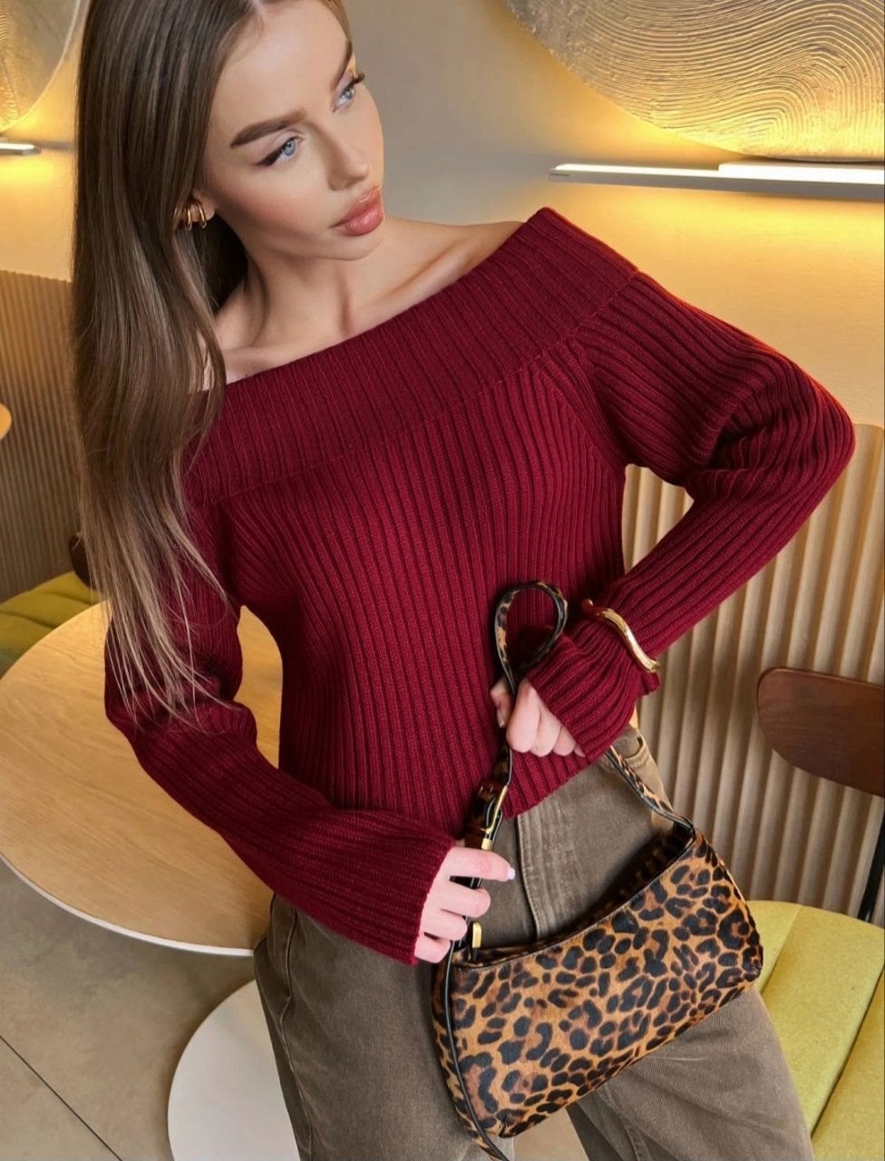 джемпер с открытыми плечами,свитер с открытыми плечами,трикотажный джемпер,джемпер,свитера женские