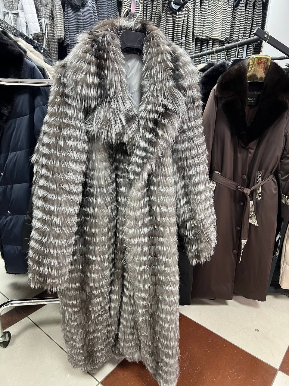 пуховики с мехом,пуховики с натуральным мехом,пуховик женский с натуральным мехом,пуховик женский с мехом,куртка зимняя с мехом