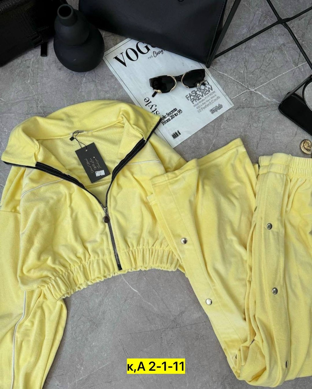 велюровый костюм спортивный,костюмы спортивные женские,спортивный костюм из плащевки,спортивный костюм плащевка женский,костюм спортивные женские костюмы