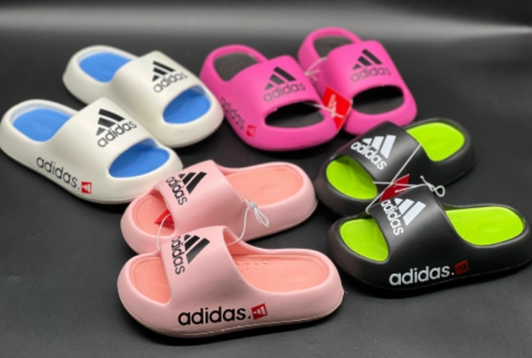 шлепанцы adidas,сланцы adidas,шлепки adidas,,шлепанцы летние adidas