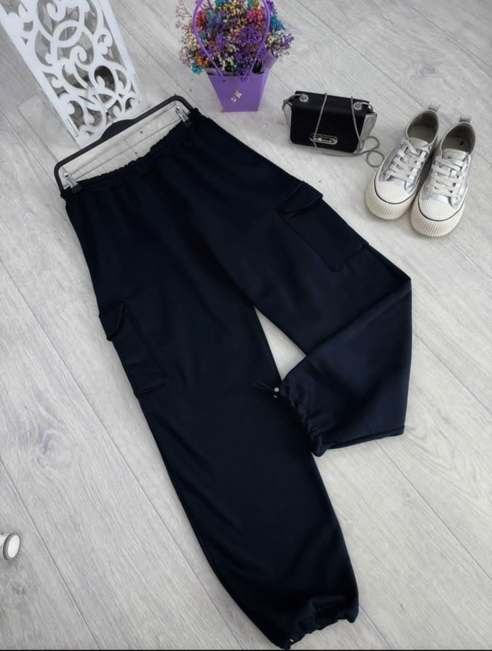 модные брюки,джемпер бежевый,брюки стильные,женские брюки