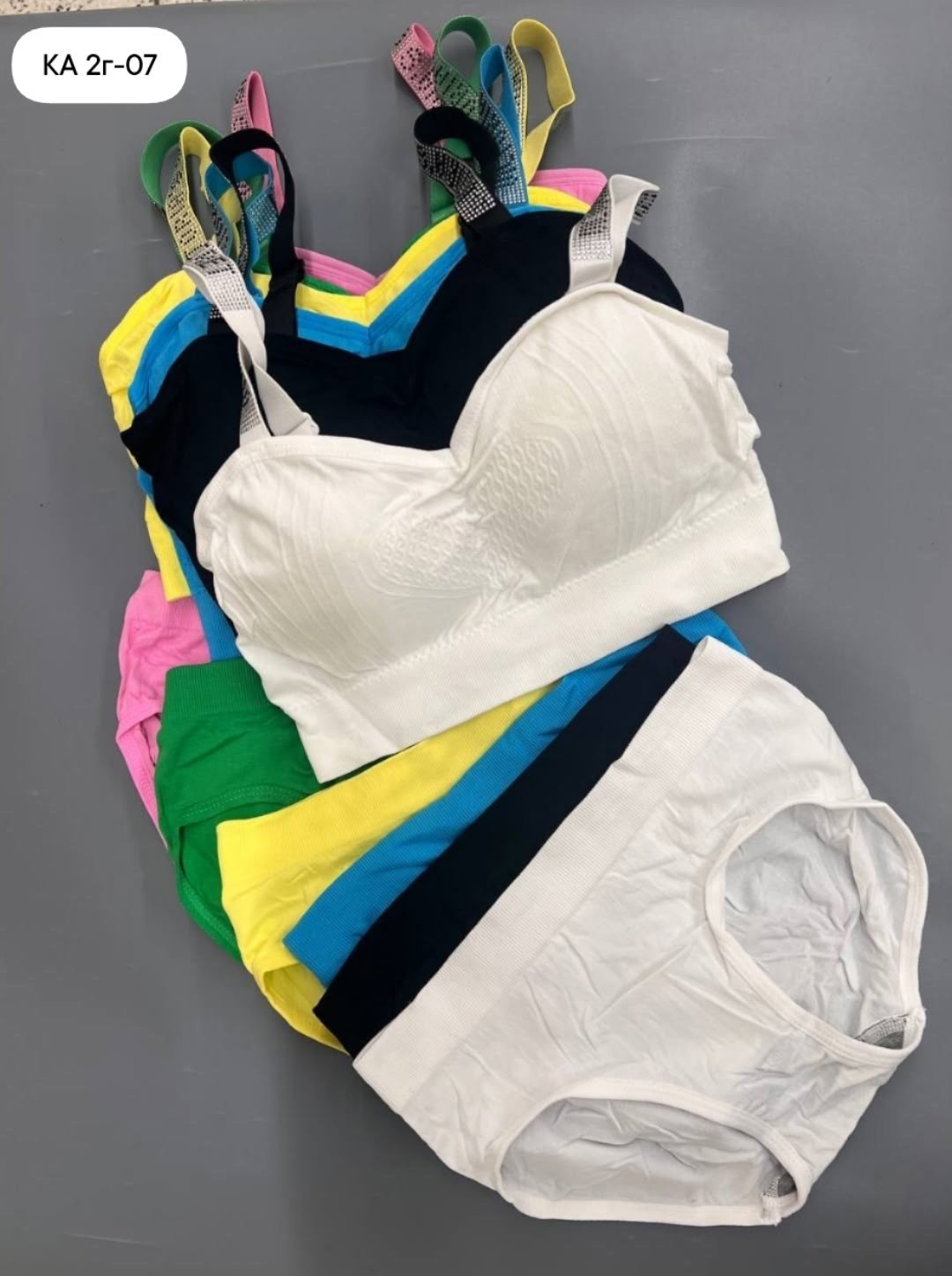 нижнее белье комплект бесшовное топ,комплект нижнего белья женский бесшовное,комплект бесшовного нижнего белья,нижнее белье комплект бесшовное спортивное топ,комплект нижнего белья