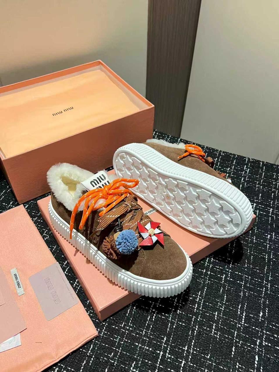 ,женские кроссовки miu miu,кроссовки женскиe,кеды miu miu,кеды с мехом