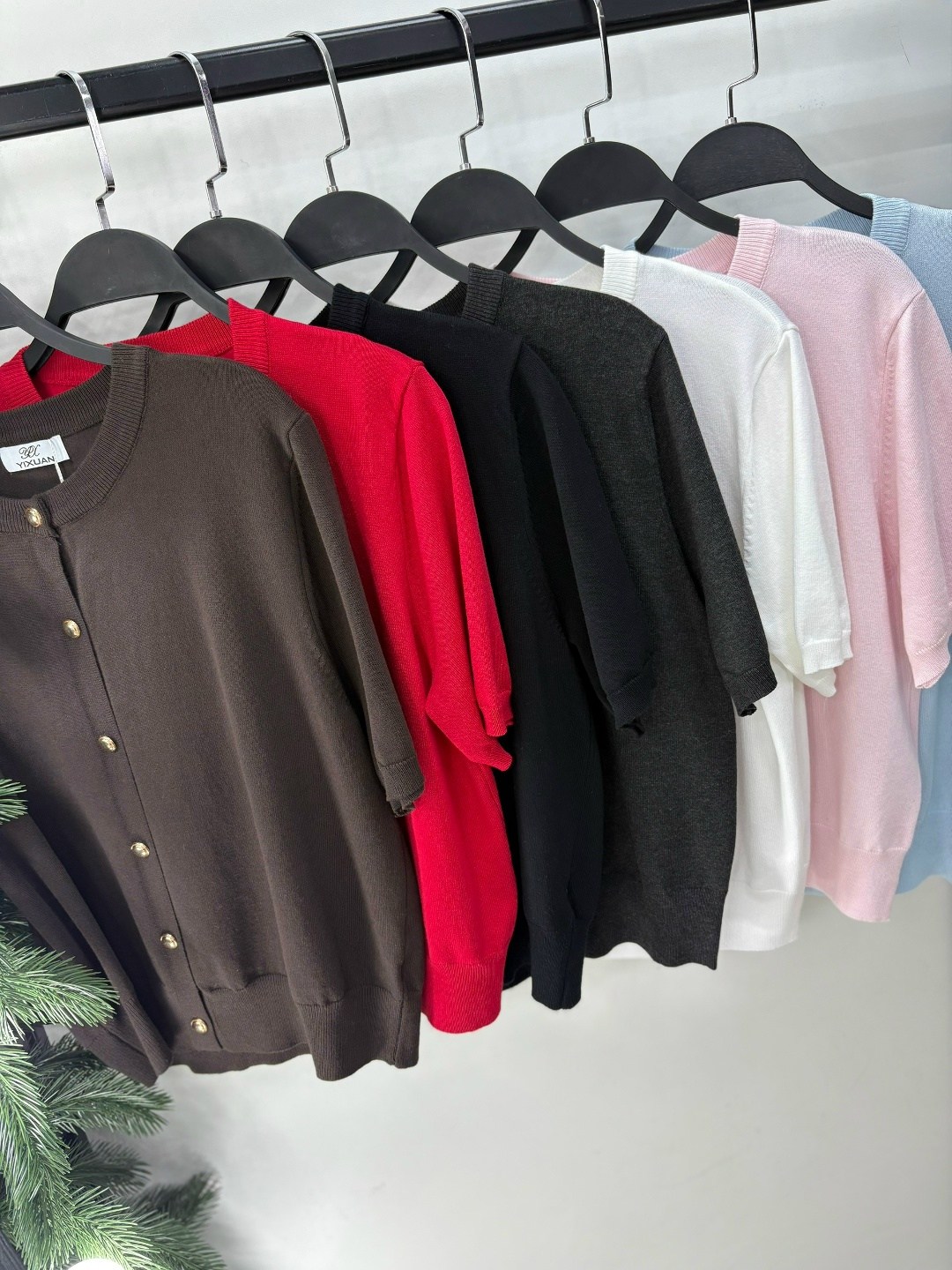 кофта кардиган,кардиган с пуговицами,красный кардиган,повседневный кардиган,кардиган с круглым вырезом