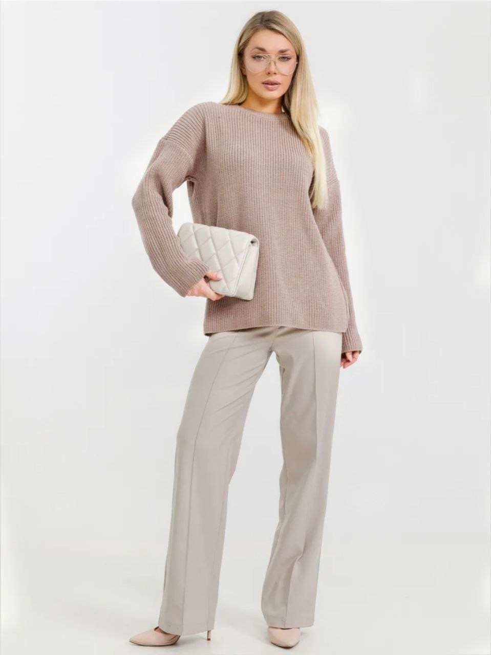 девушка,белые вязаные гольфы,свитера женские,гольфы женские белые,свитер женский молочный