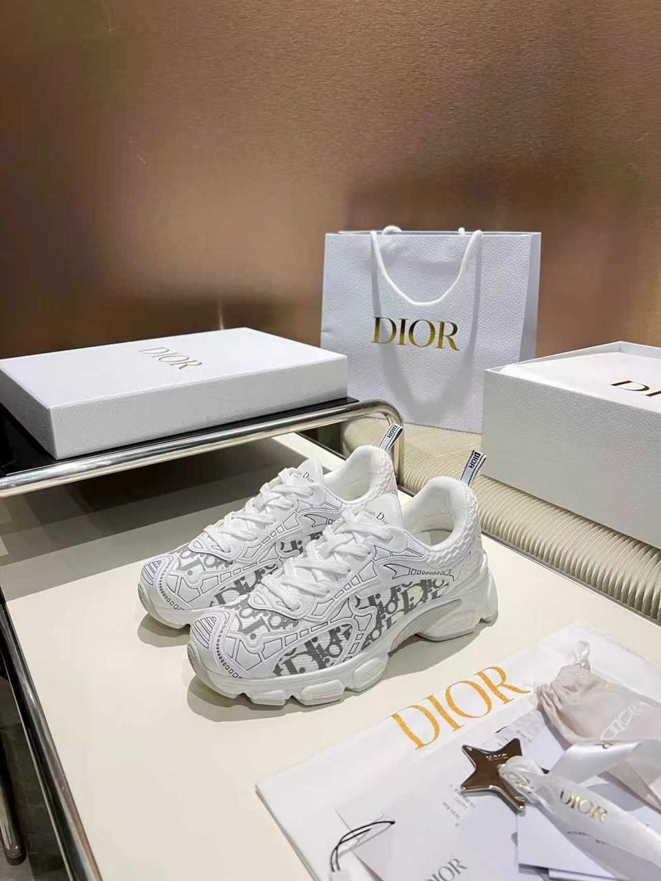 dior кроссовки,кроссовки christian dior,диор кроссовки,кроссовки,кроссовки женскиe