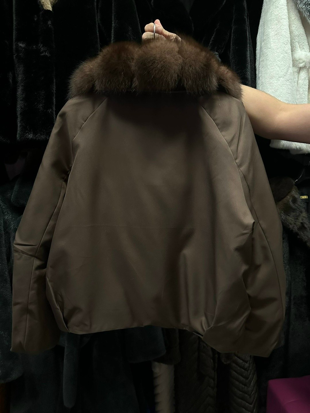 модные пуховики,пуховики с мехом,пуховики с натуральным мехом,куртка с мехом,куртка пуховик с натуральным мехом