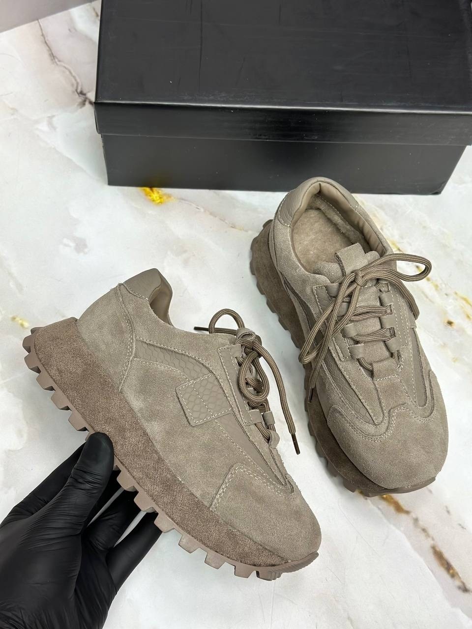 ,кроссовки женскиe,кроссовки замшевые,черные кроссовки,модные кроссовки