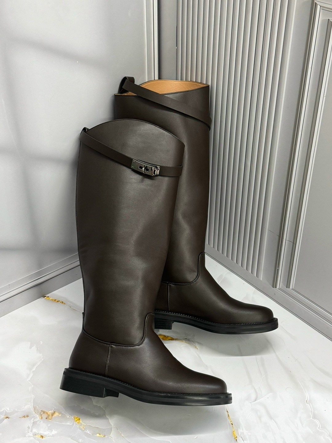 женские сапоги до колена из натуральной кожи на,,сапоги модные,сапог женский,сапоги демисезонные