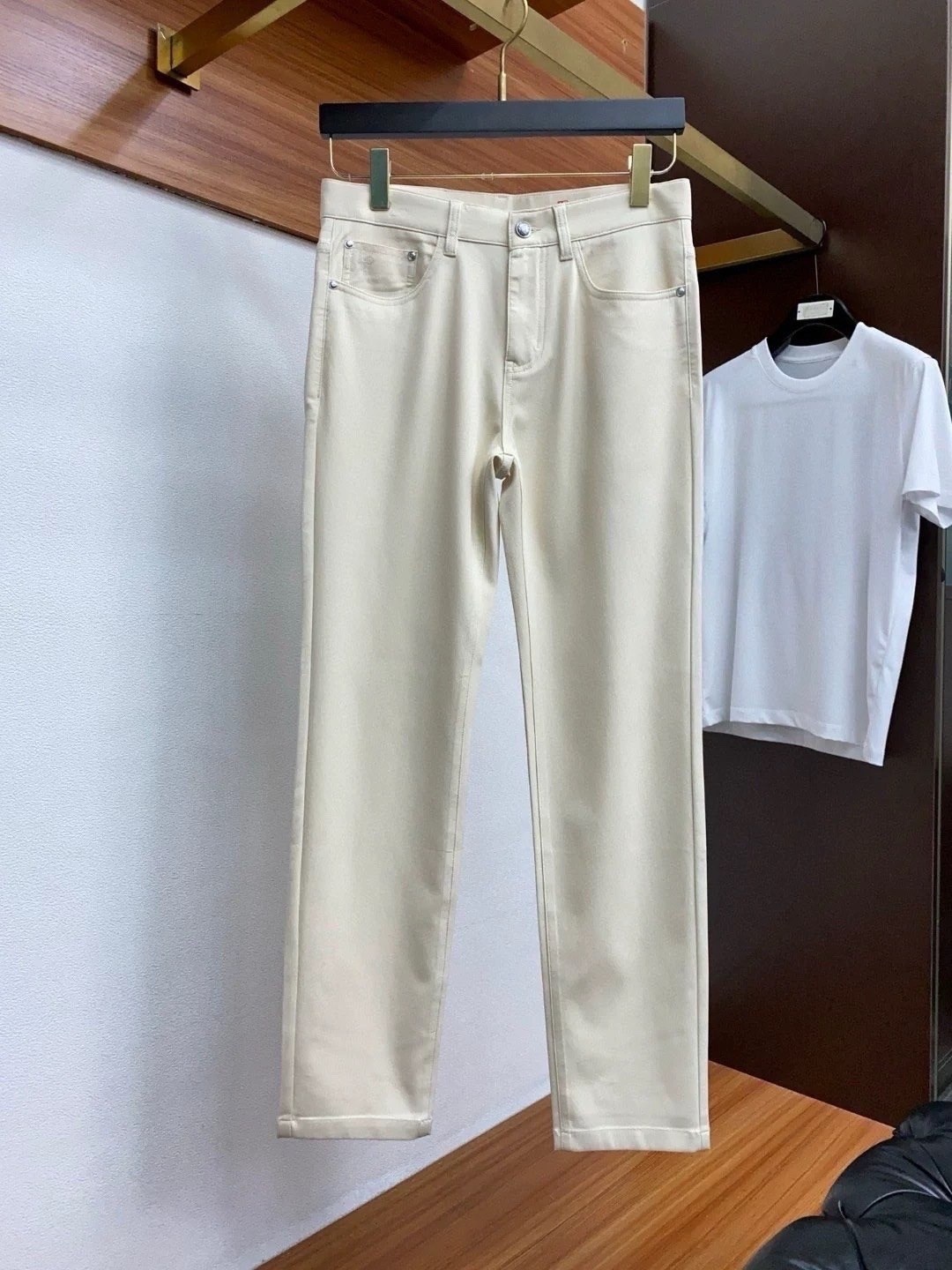 джинсы бежевые,белые джинсы,джинсы модные,модные брюки,бежевые брюки