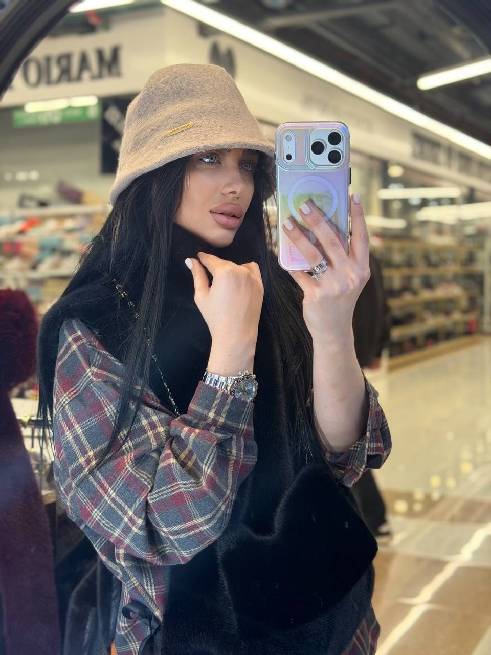 девушка,модная шапка,модные головные уборы,женщин,брюнетка