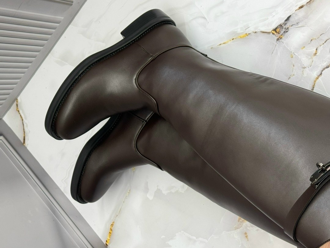 женские сапоги до колена из натуральной кожи на,,сапоги модные,сапог женский,сапоги демисезонные