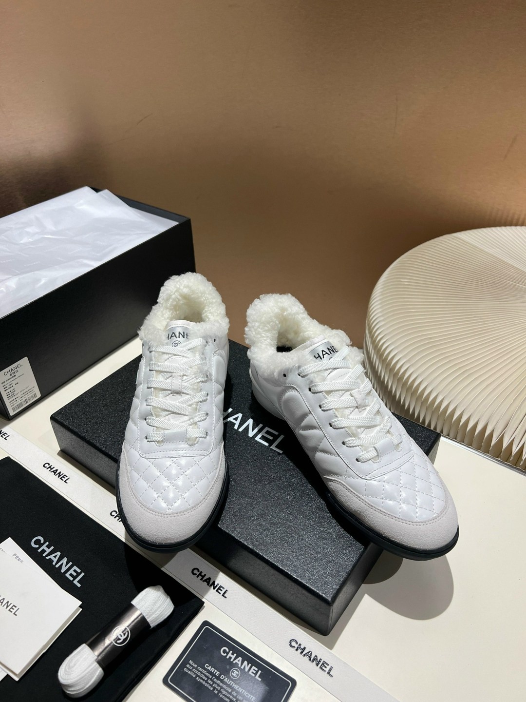 женские кроссовки chanel,chanel кроссовки,кроссовки шанели,кроссовки брендовые,брендовая