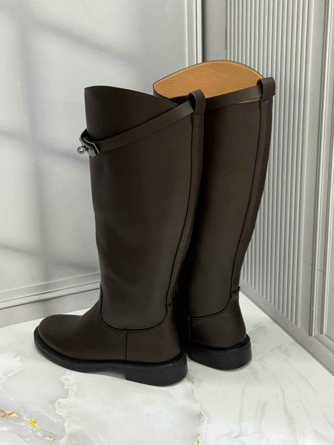 женские сапоги до колена из натуральной кожи на,,сапоги модные,сапог женский,сапоги демисезонные