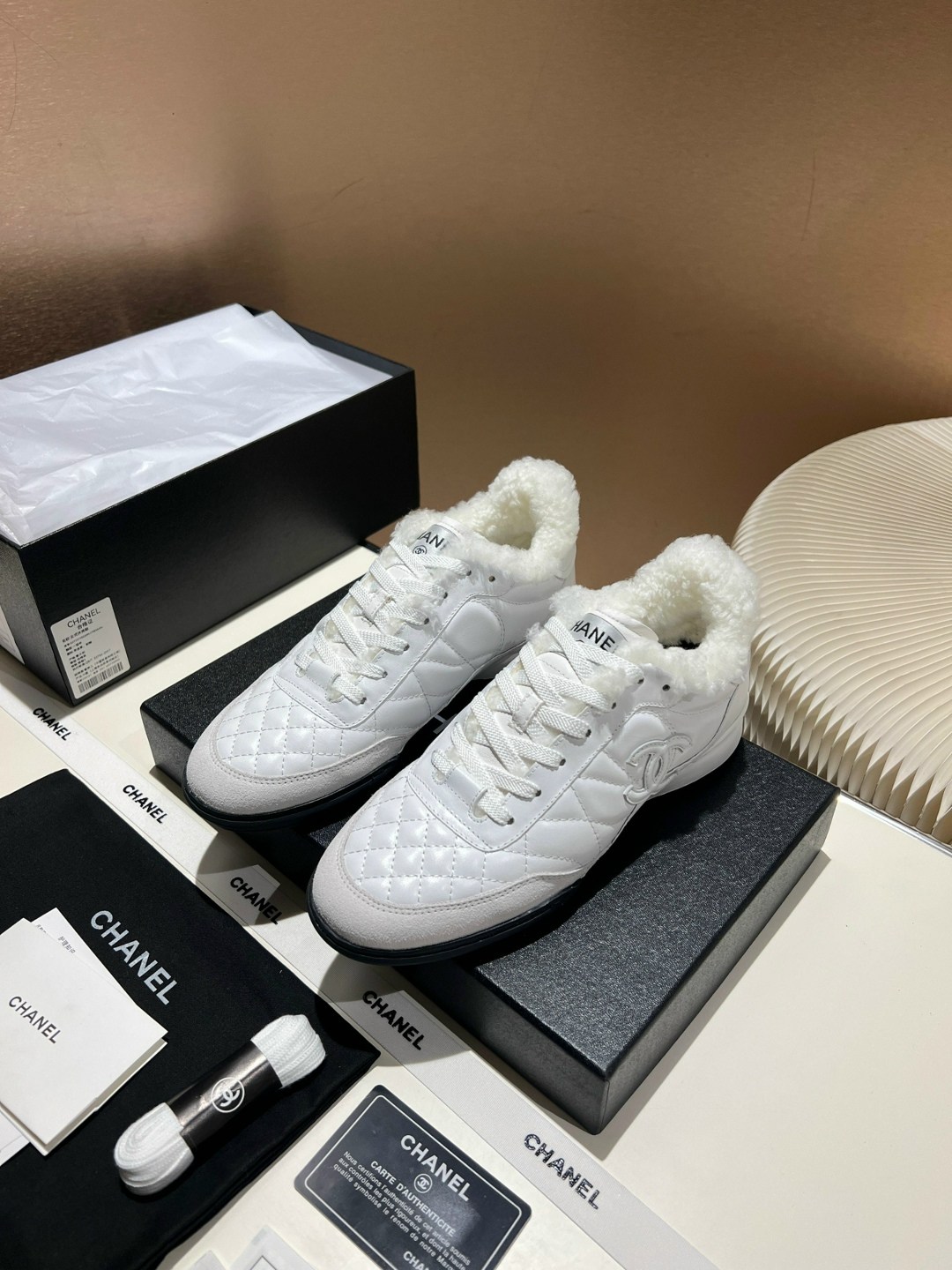 женские кроссовки chanel,chanel кроссовки,кроссовки шанели,кроссовки брендовые,брендовая