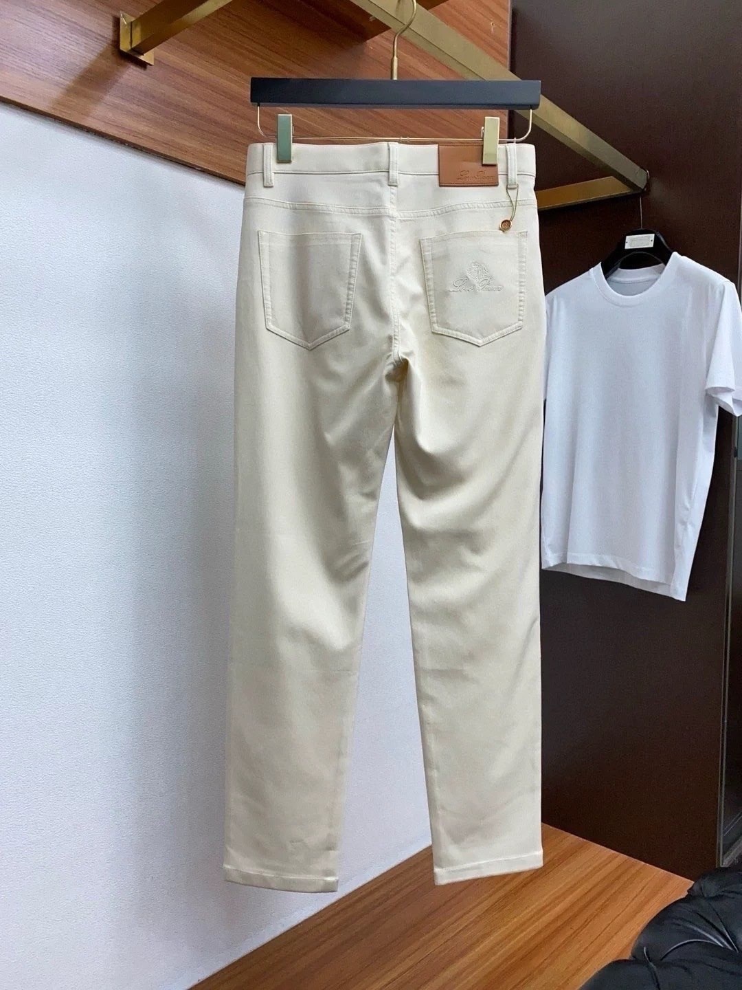 джинсы бежевые,белые джинсы,джинсы модные,модные брюки,бежевые брюки