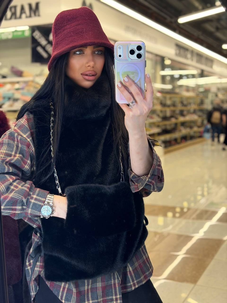 девушка,модная шапка,модные головные уборы,женщин,брюнетка