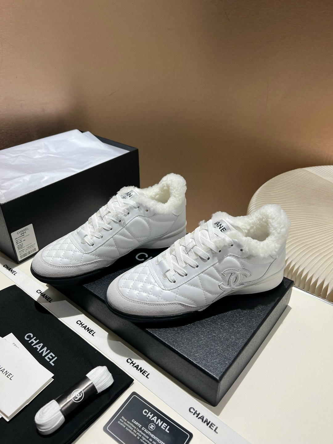 женские кроссовки chanel,chanel кроссовки,кроссовки шанели,кроссовки брендовые,брендовая