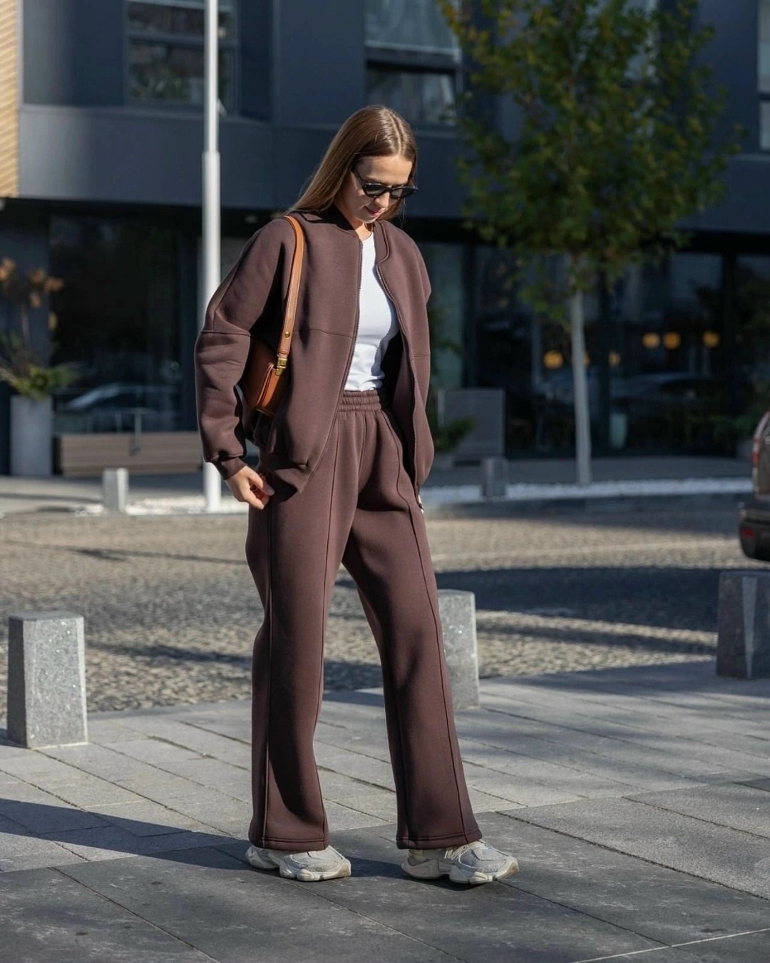 коричневый костюм,штаны прямого кроя,женский костюм,костюмы брючные,костюмы двойки