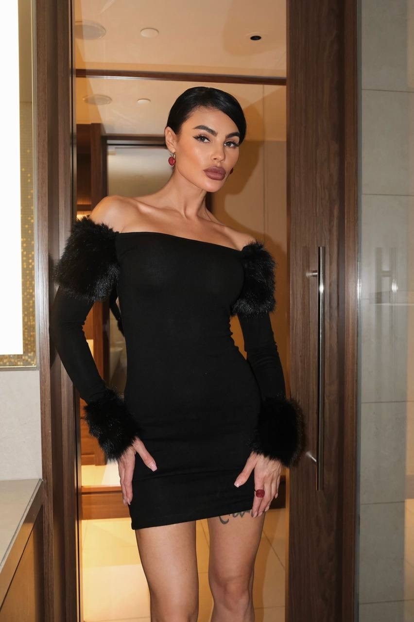 платье с мехом,платье с перьями,платье черное,мини платье черное,мини платье