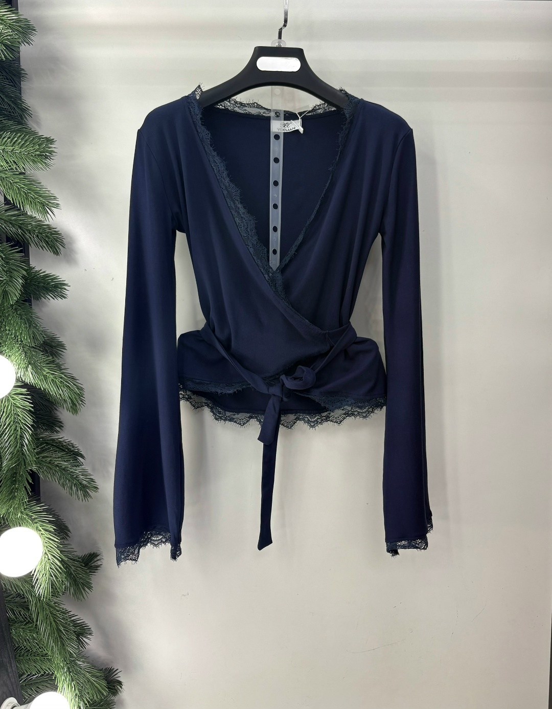 базовая кофта,кофта с вырезом,женская кофта,женская кофточка