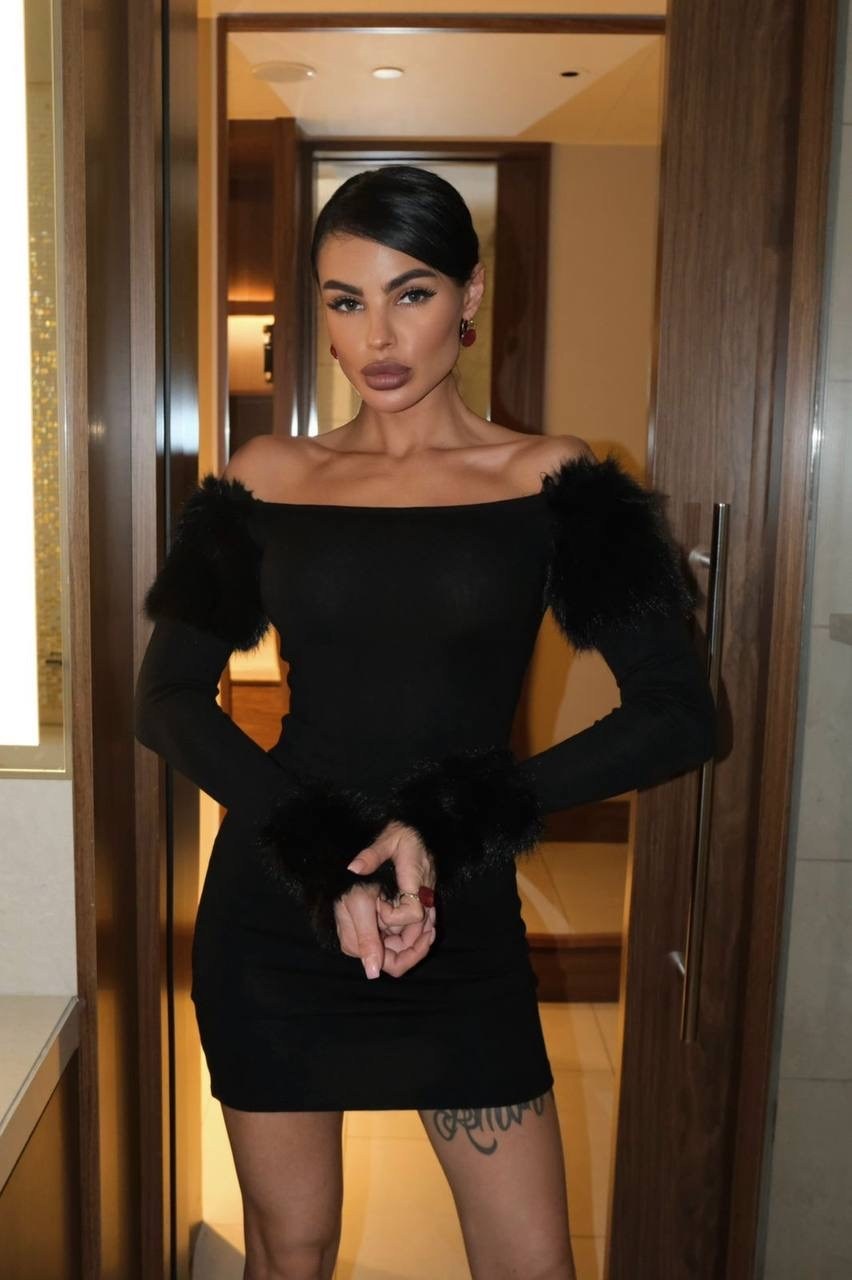 платье с мехом,платье с перьями,платье черное,мини платье черное,мини платье