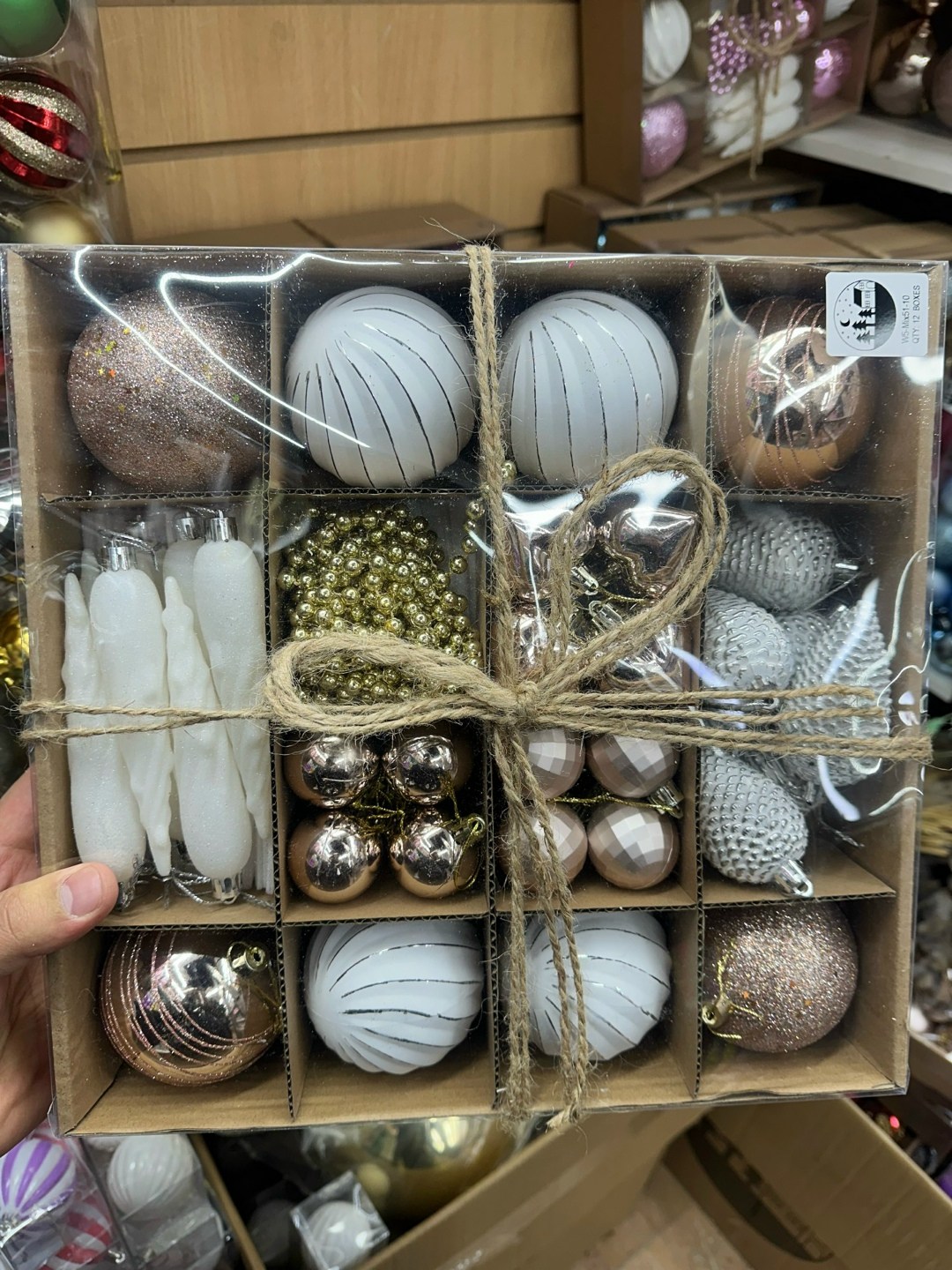 набор елочных шаров,елочные шары,елочные шары набор,наборе елочных игрушек,набор елочных украшения
