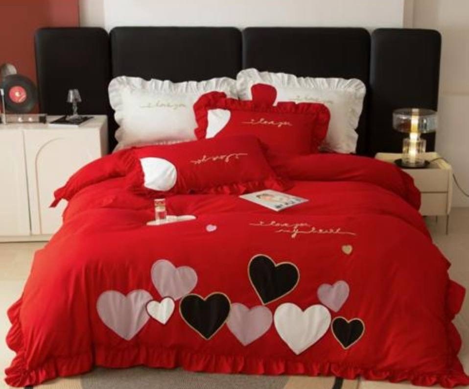 постельное белье комплект,постельное белье клубничка,постельного белья,постельное белье с вышивкой,постельное белье с красными сердцами