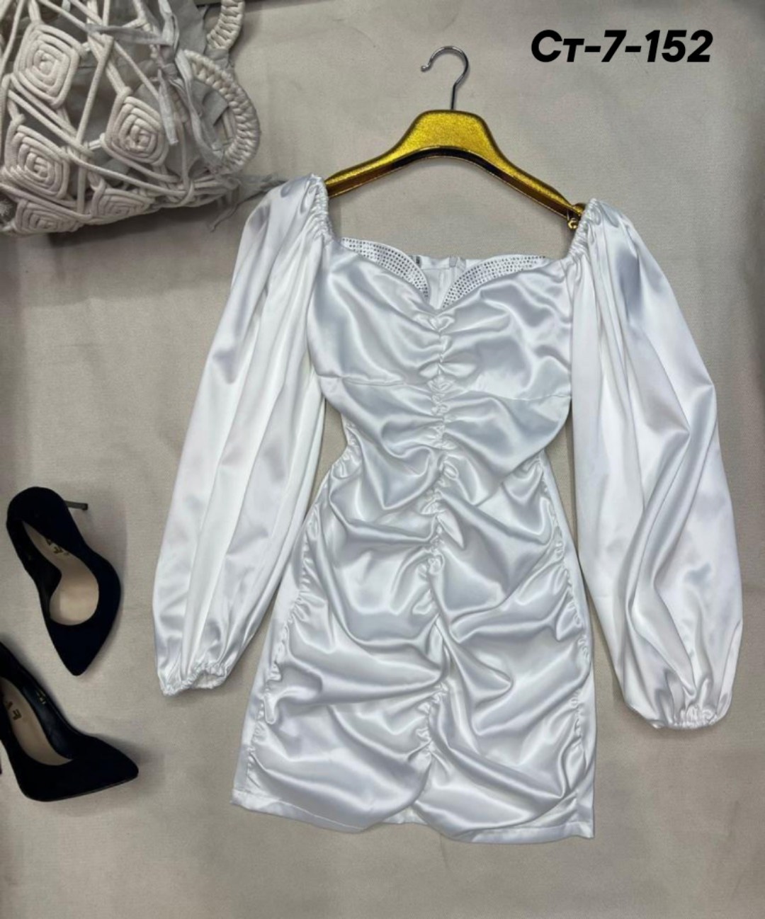 женское платье с открытыми плечами,атласное мини платье,платье нарядное мини,атласное платье,платье короткие