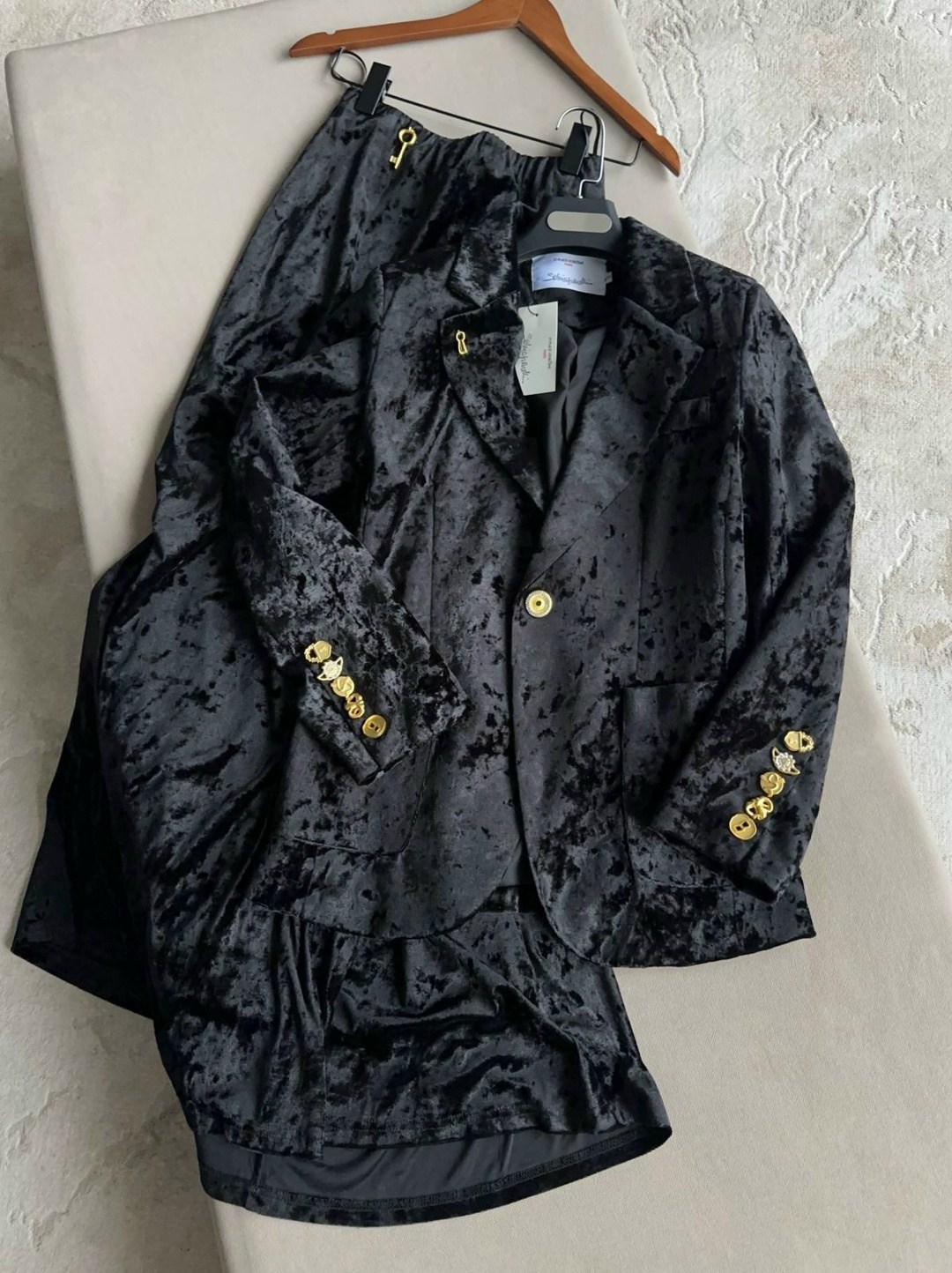 костюм брючный из бархата,бархатный брючный костюм,костюм из бархата женский,костюм из бархата,бархатный костюм