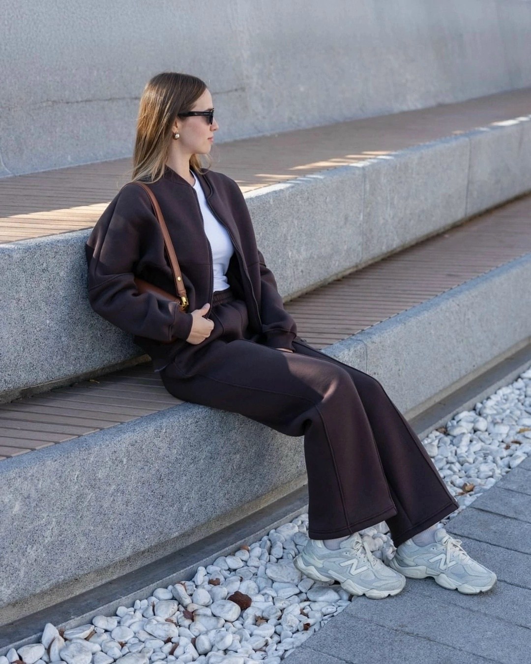 коричневый костюм,штаны прямого кроя,женский костюм,костюмы брючные,костюмы двойки