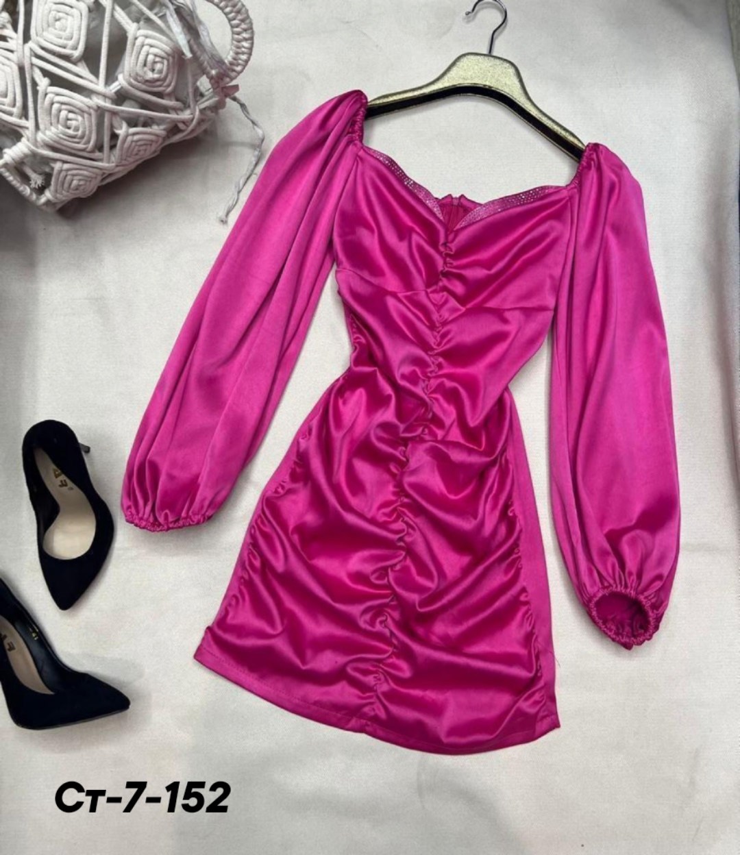 женское платье с открытыми плечами,атласное мини платье,платье нарядное мини,атласное платье,платье короткие