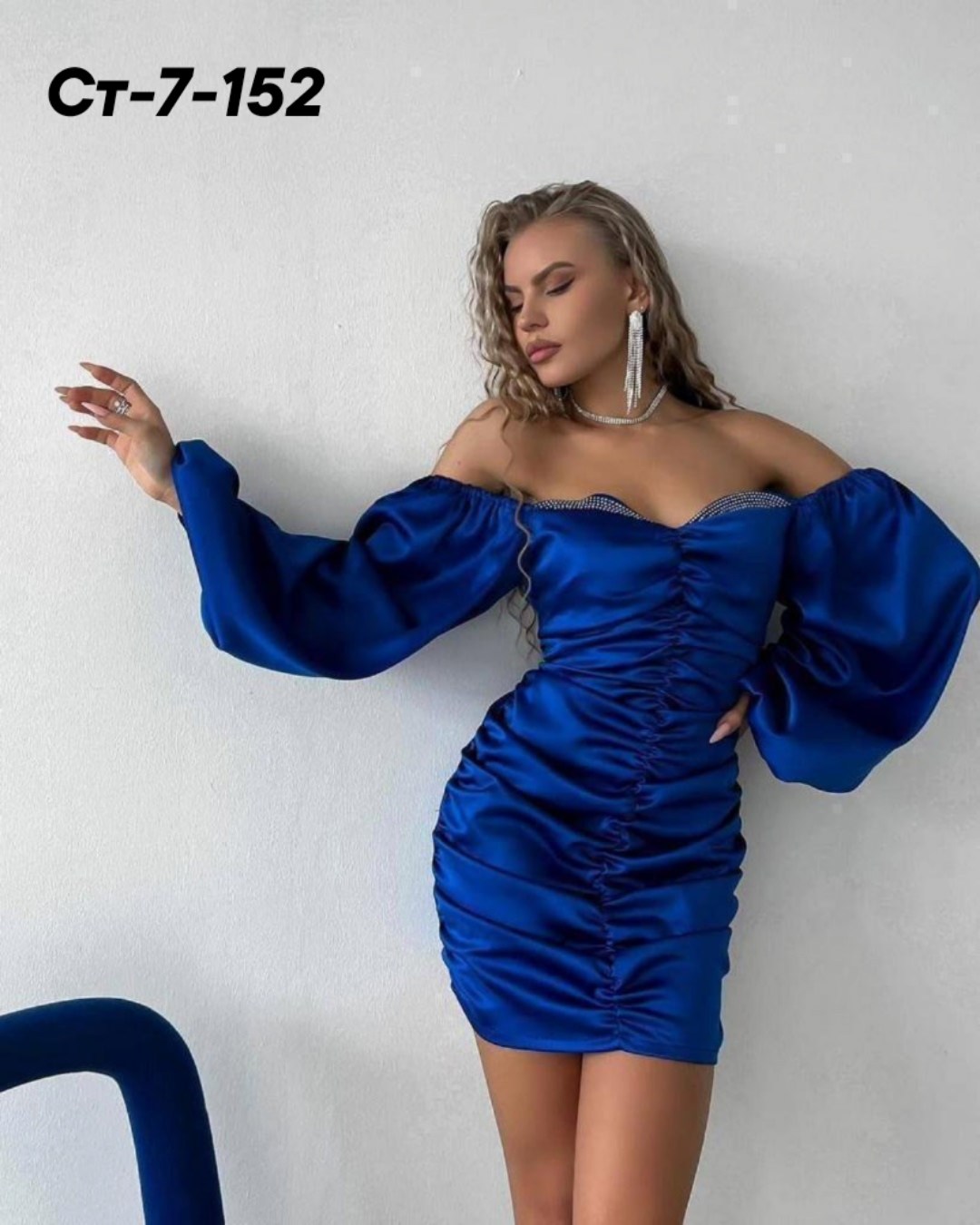 женское платье с открытыми плечами,атласное мини платье,платье нарядное мини,атласное платье,платье короткие