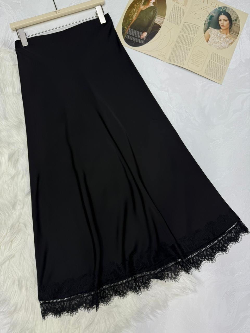 атласная юбка образ,атласная юбка миди образы,элегантные образы,юбка стильная,образ с юбкой