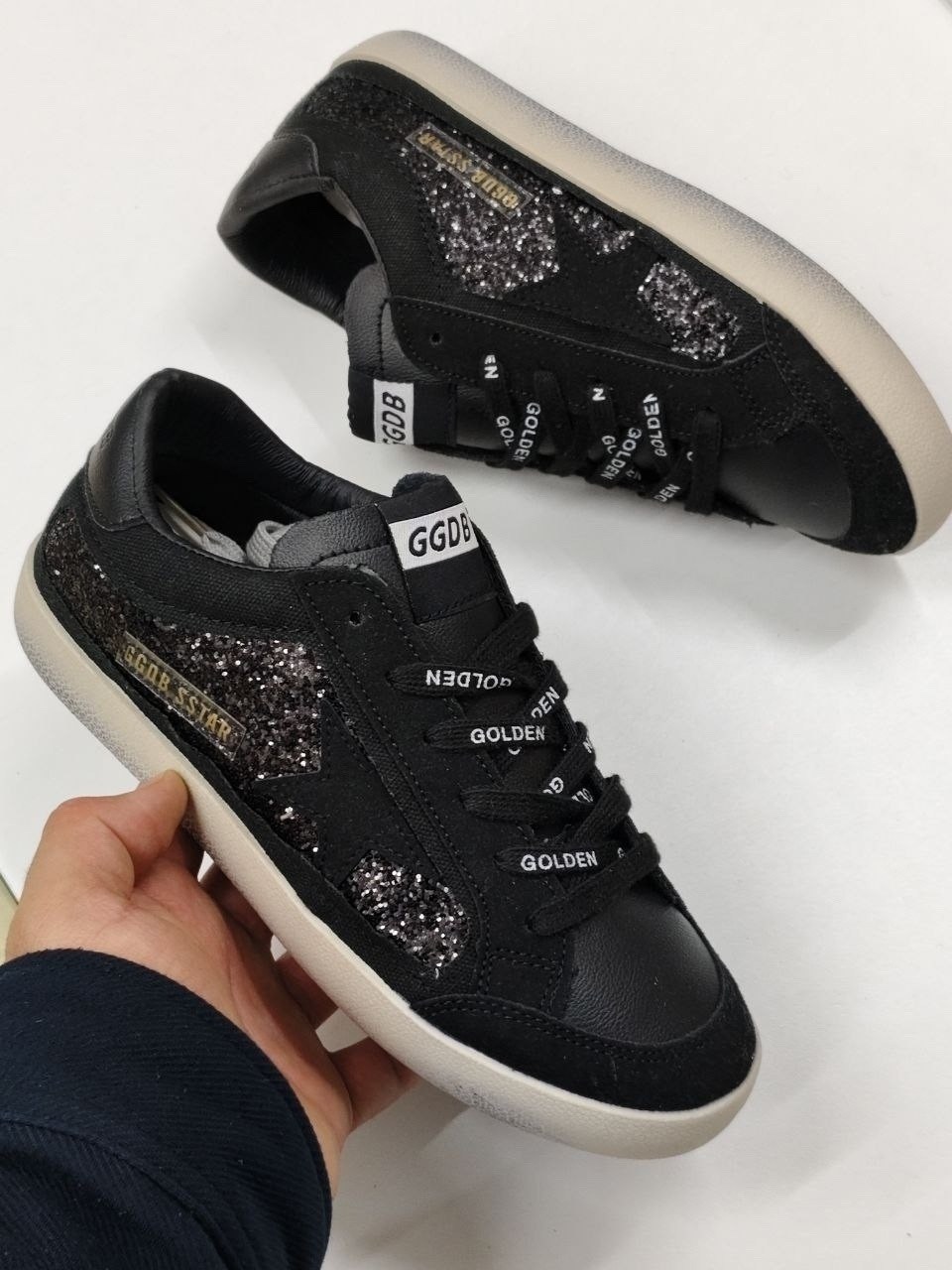 ,кроссовки golden goose,golden goose кеды блестящие,golden goose серебряные,кеды голден гус